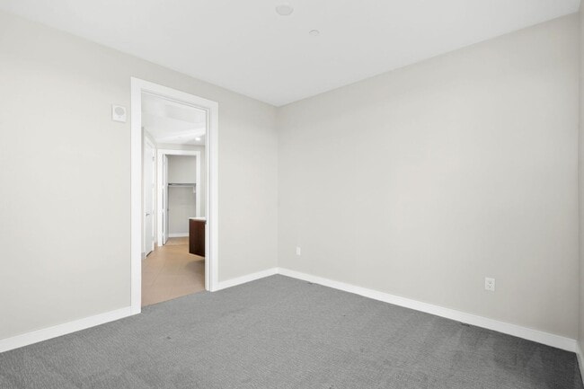 Building Photo - 6th Floor 1BD, 1.5BA Condo at the Lakehouse off Sloan's Lake