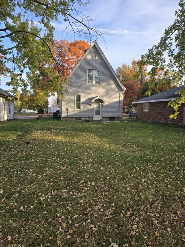 Building Photo - 407 E Oakley Ave