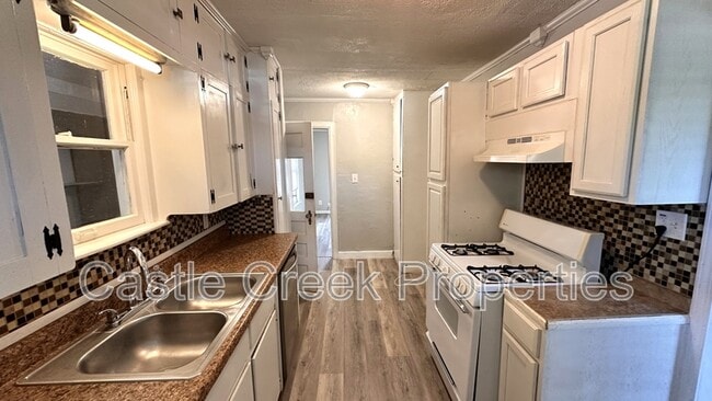 Building Photo - 714 W Hurd St