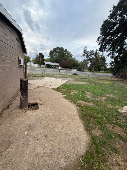 Building Photo - 9022 State Highway 99E
