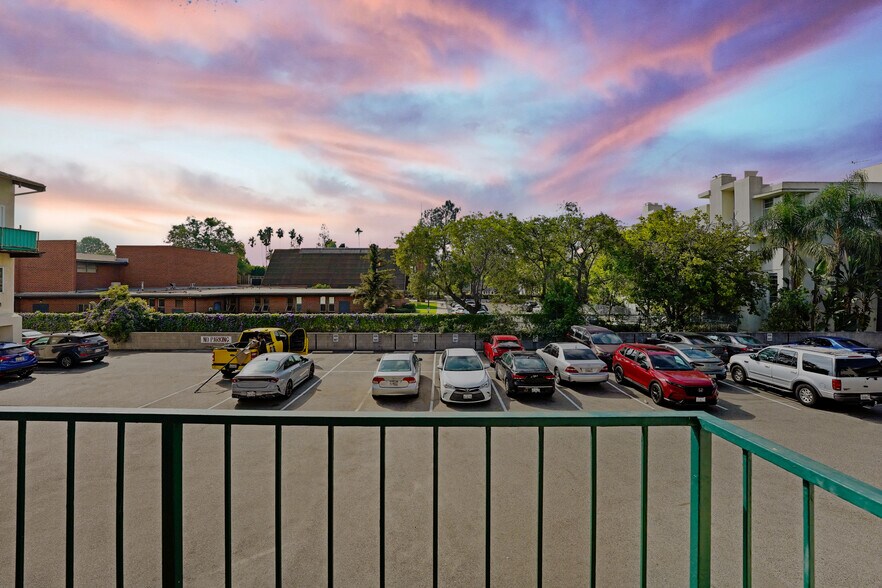 Building Photo - 5460 White Oak Ave