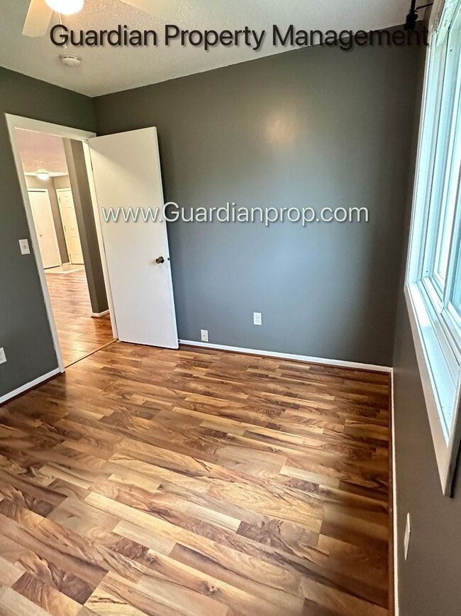 Building Photo - Brooklyn Park End Unit Patio Home, Dishwas...