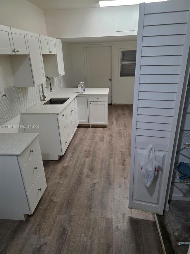 Building Photo - 600 NE 4th Ter