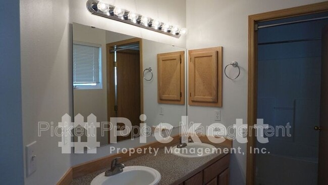 Building Photo - 11615 Breckenridge Ln NW