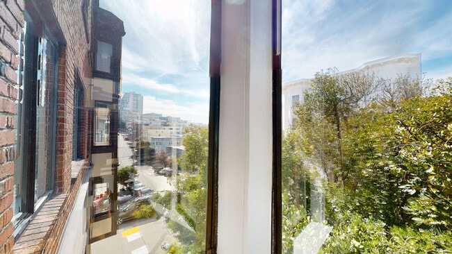 Building Photo - 1630 Jones St