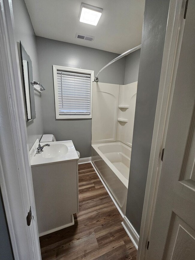 Building Photo - NEW LISTING!!!!!