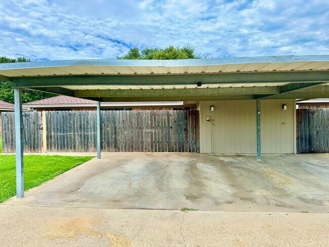 Building Photo - 225-227 Kettler