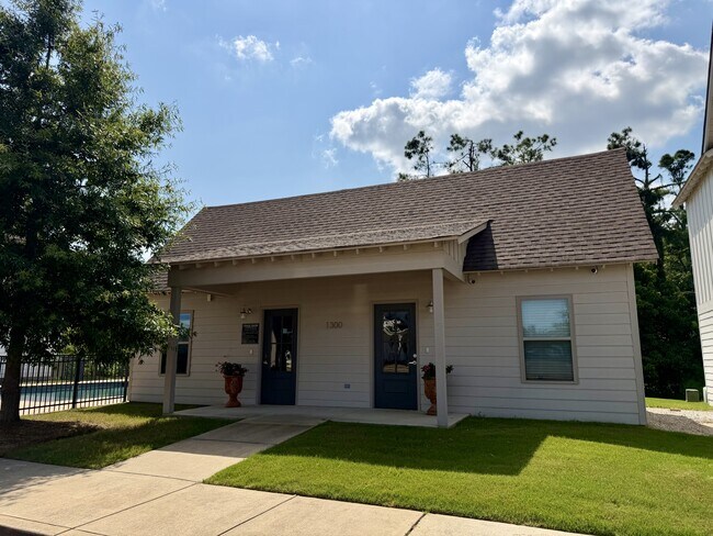 Building Photo - 100 A