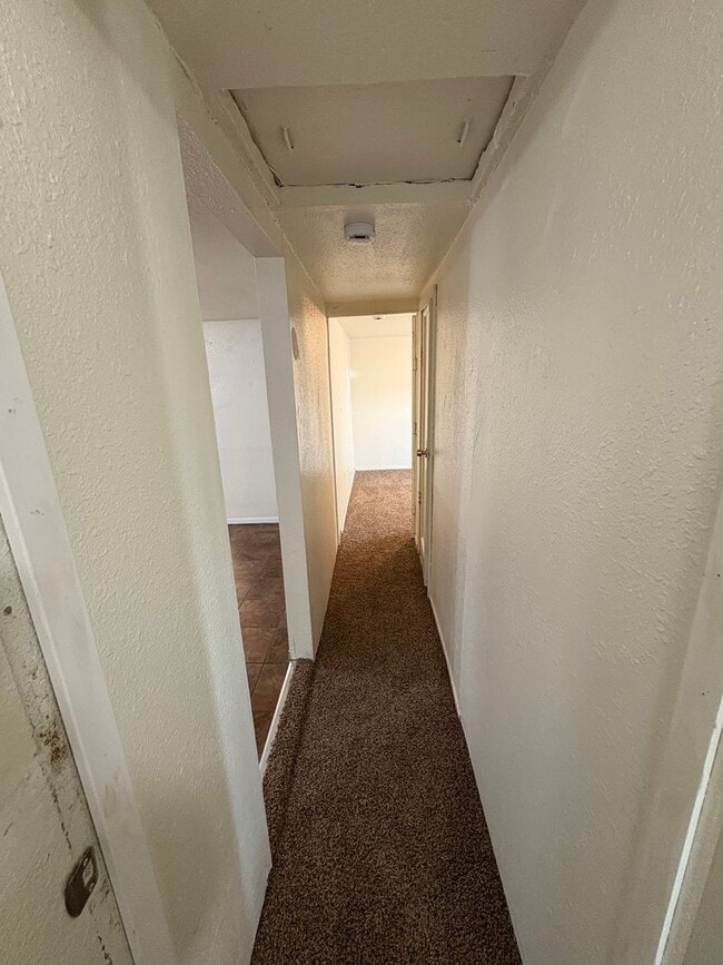 Building Photo - Dinuba Home Rent Ready !