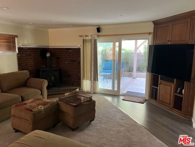 Building Photo - 729 Kenmore Cir