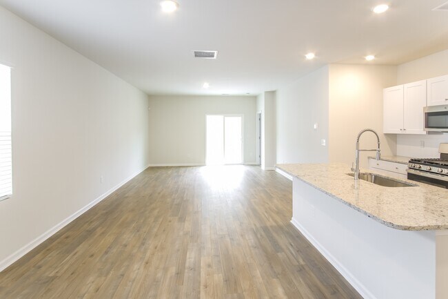 Building Photo - 1130 Joywood Dr