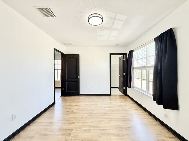 Building Photo - 4978 White Sanderling Ct