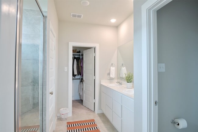 Building Photo - 7215 Clearwater Cv Dr