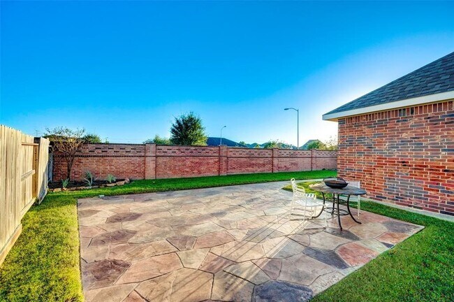 Building Photo - 23831 Villa Lisa Dr