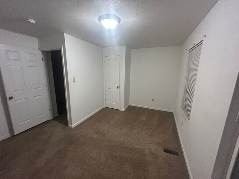 Building Photo - 520 Nova St