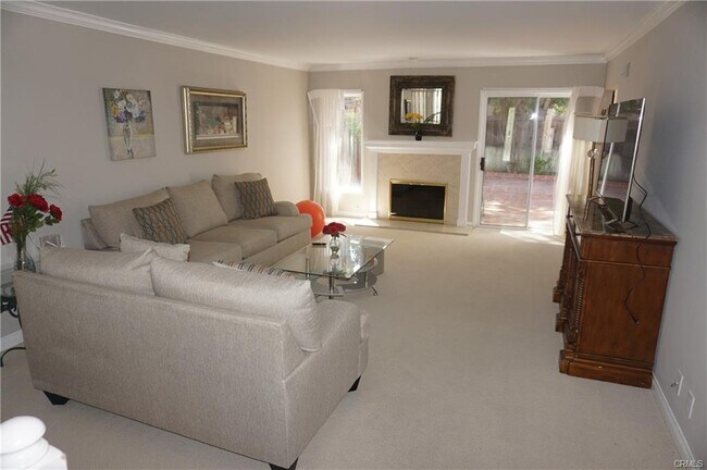 Building Photo - 12 Holly St