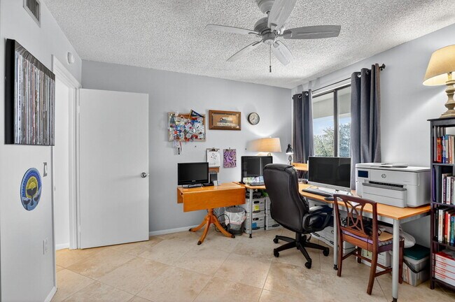 Building Photo - 6205 Balboa Cir