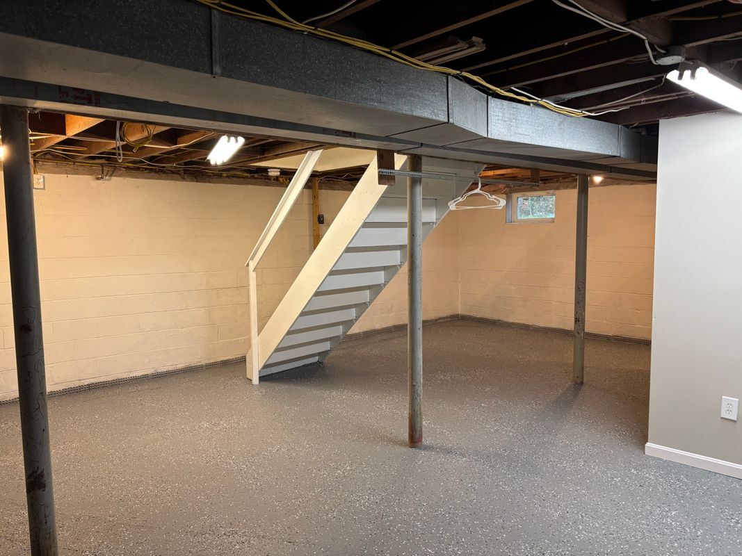 Building Photo - 9702 Oakdale Ave