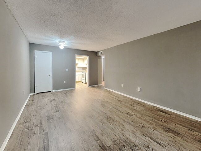 Building Photo - 476 Banyon Tree Cir