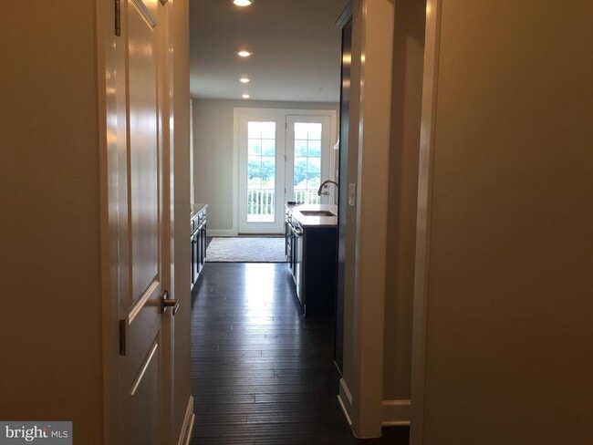 Building Photo - 503 Cliff Ln