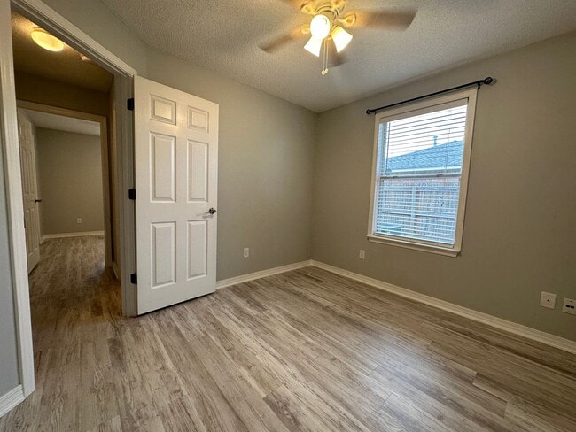 Building Photo - 2026 Coral Reef Rd