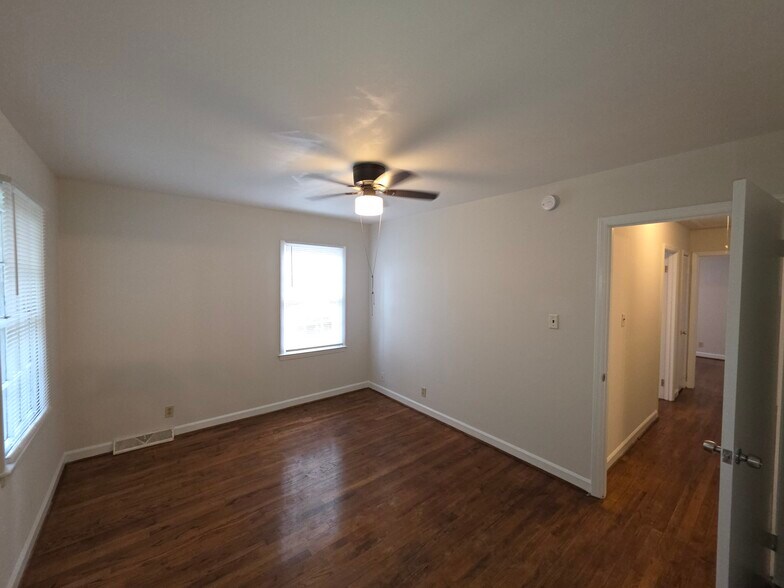 Building Photo - 3721 Driftwood Dr