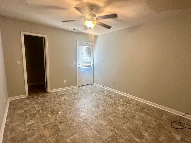 Building Photo - 2 bed, 2 bath townhome in Calera