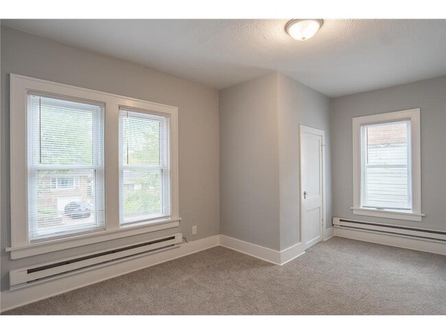 Building Photo - 1317 Reaney Ave E