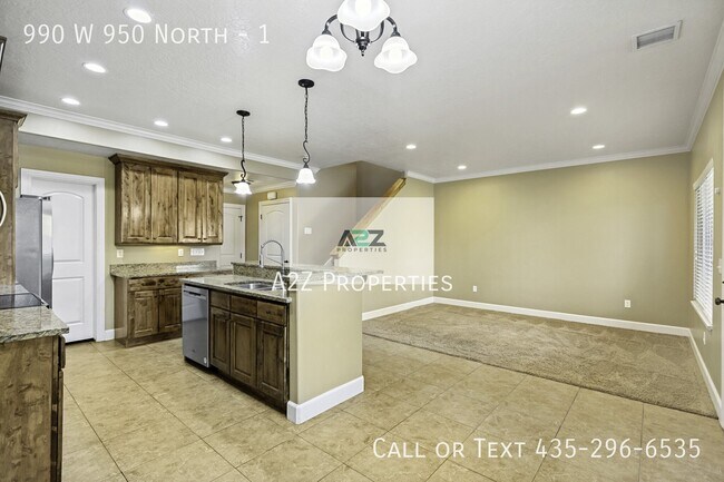 Building Photo - 990 W 950 N
