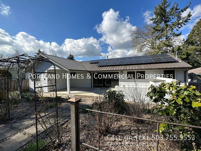 Building Photo - 12830 SW Foothill Dr