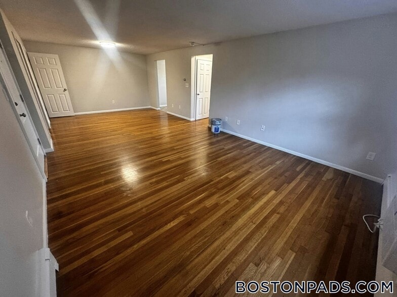 Building Photo - 52 Mill St