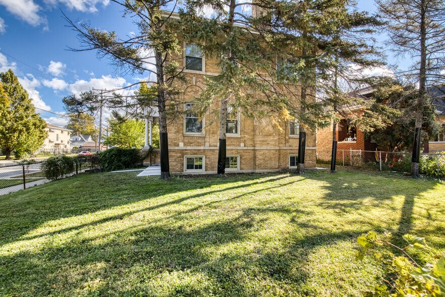 Building Photo - 7131 W Altgeld St