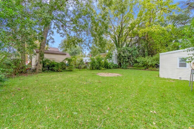 Building Photo - ADORABLE 3 BEDROOM 1 BATH RANCH HOUSE