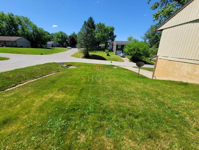 Building Photo - 3BR/2BA BI-LEVEL ON LAFAYETTE'S SOUTH SIDE