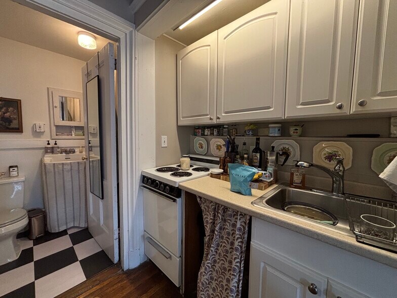 Building Photo - 85 Charles St