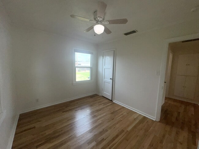 Building Photo - 221 E Griffith Way