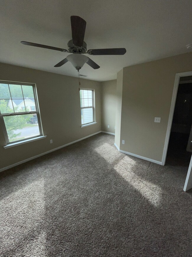 Building Photo - 318 River Oak St