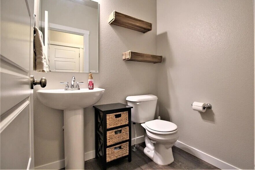 Building Photo - 119 S Baraya Way