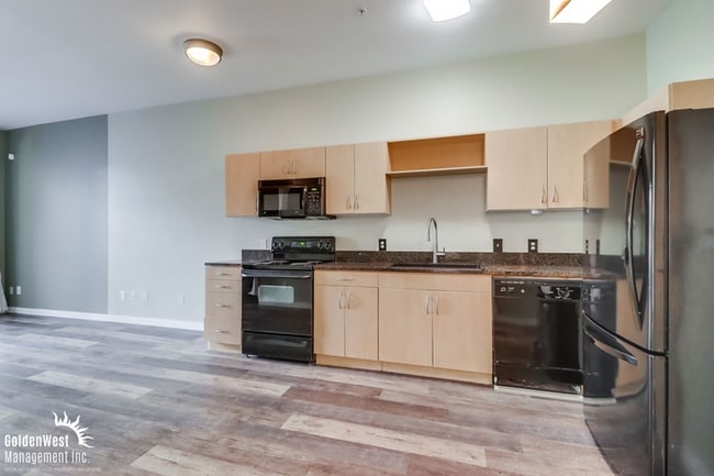 Building Photo - Updated 1Bdm 1Ba Condo with Modern Ameniti...