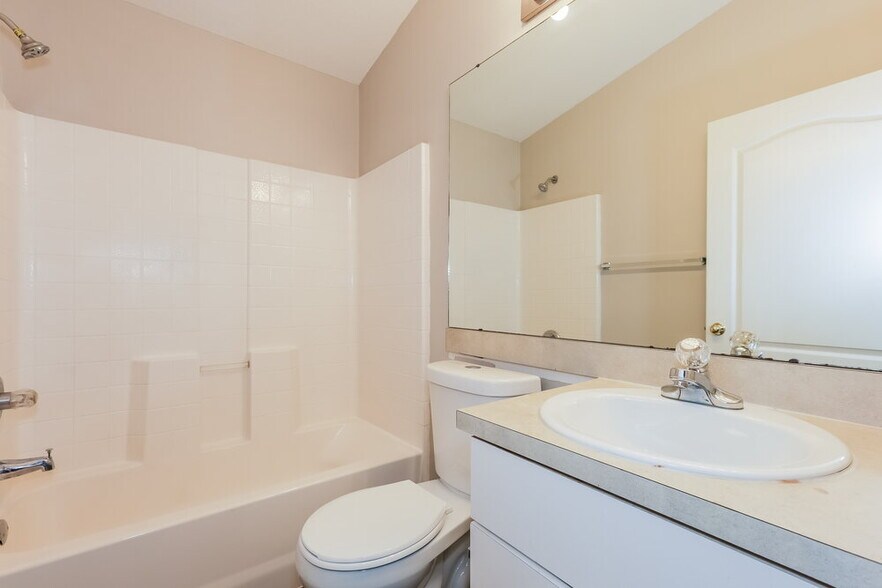 Building Photo - 12606 Montford Ln