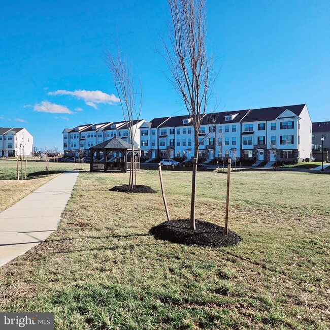 Building Photo - 422 Herringbone Wy