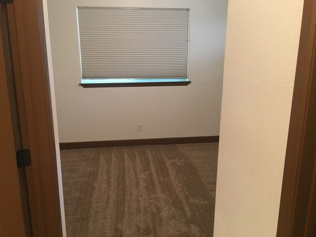 Building Photo - Lake Forest Townhouse