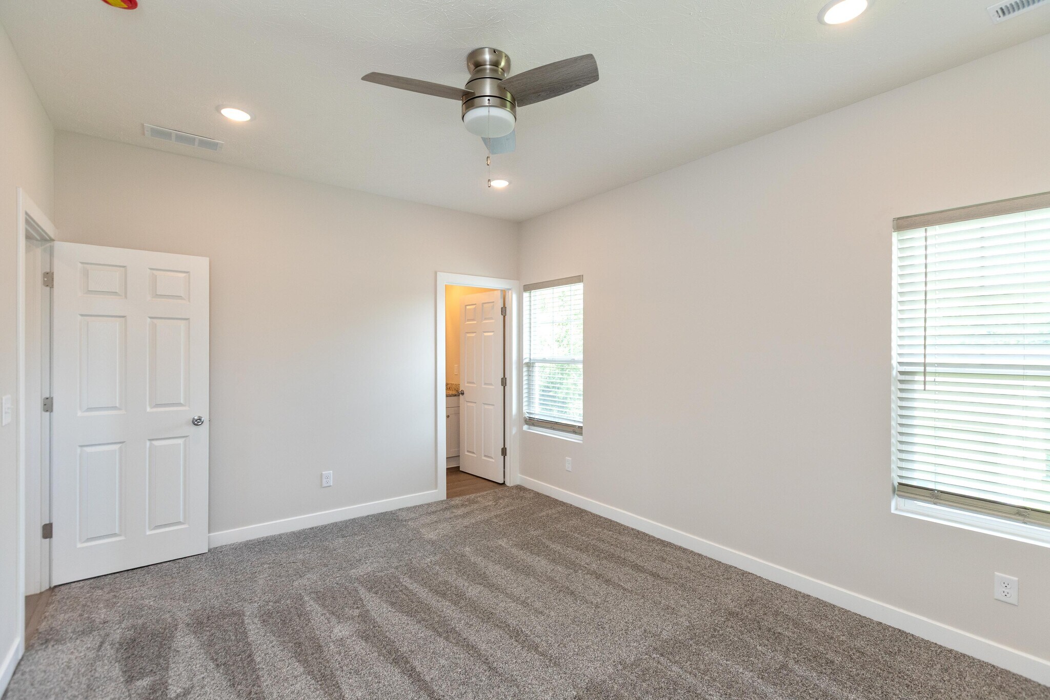 Upstairs Unit A Primary Bedroom - 752 N Elder Ave