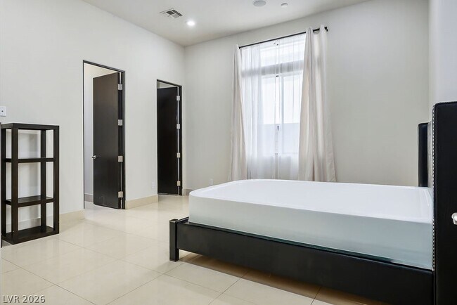 Building Photo - 7434 Yonie Ct