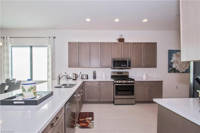 Building Photo - 4405 Aurora St