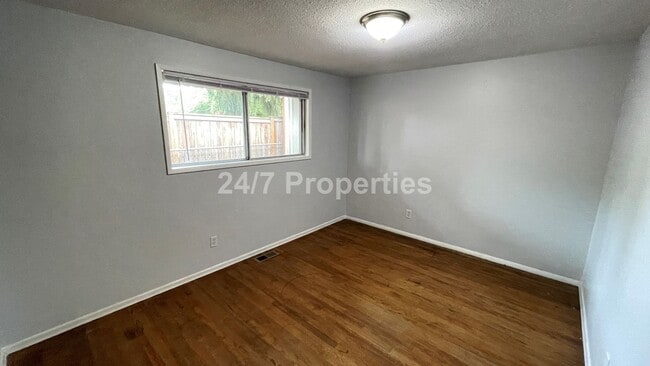 Building Photo - Charming 3 BD | 2 BA House with Large Back...