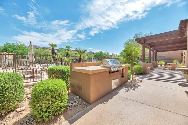 Building Photo - Beautiful 2-Bedroom Condo in Prime Scottsd...