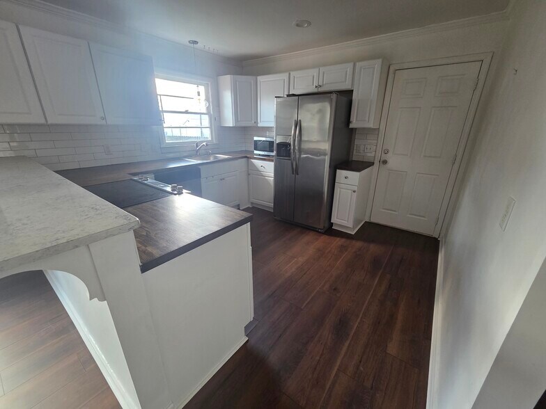 Building Photo - 26 Station Rd