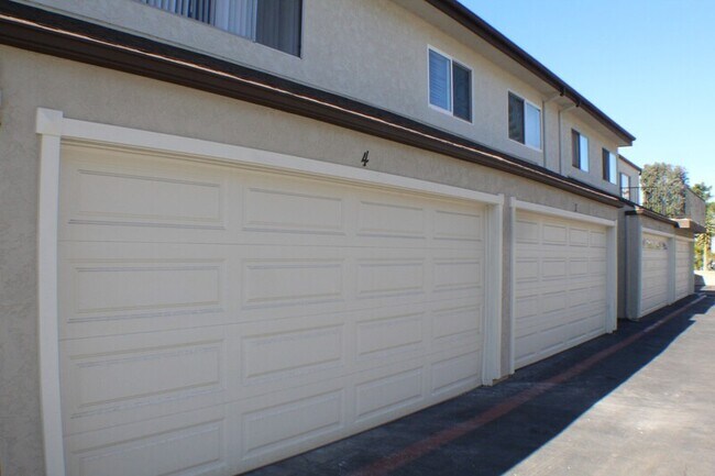 Building Photo - 4455 Vision Dr