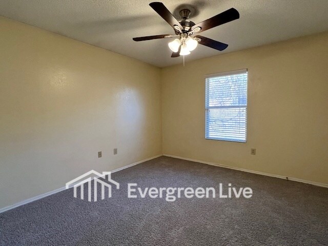 Building Photo - 102 Swing Ct